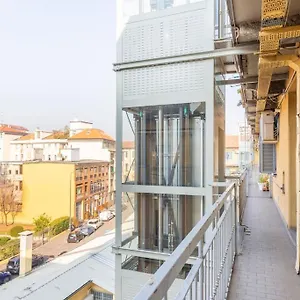 https://apt-modern-in-milano-centrale-metro-ca-granda-m5.it-lombardy.com